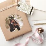 FRIENDS™ Chandler Monica Married Classic Round Sticker