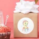 Baby TWEETY™ Hey Snow Classic Round Sticker