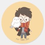 Chibi HARRY POTTER™ Hedwig Classic Round Sticker