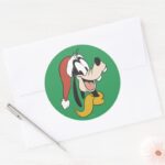 Goofy With Santa Hat Classic Round Sticker