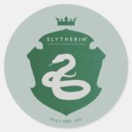 Green SLYTHERIN™ Crowned Crest Classic Round Sticker