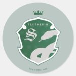 Green SLYTHERIN™ Outlined Crowned Crest Classic Round Sticker