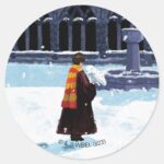 HARRY POTTER™ Hedwig In HOGWARTS™ Courtyard Classic Round Sticker