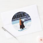 HARRY POTTER™ Hedwig In HOGWARTS™ Courtyard Classic Round Sticker