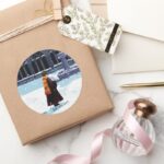 HARRY POTTER™ Hedwig In HOGWARTS™ Courtyard Classic Round Sticker