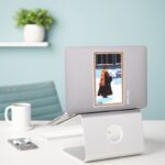 HARRY POTTER™ Hedwig In HOGWARTS™ Courtyard Sticker