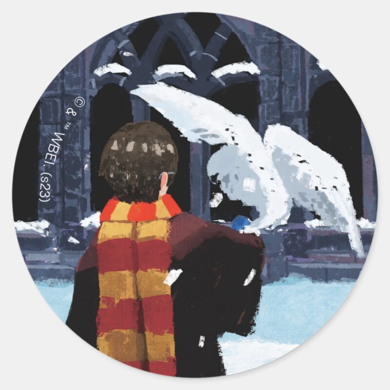 HARRY POTTER™ Hedwig In The Snow Classic Round Sticker HARRY POTTER™ Hedwig In The Snow Classic Round Sticker
