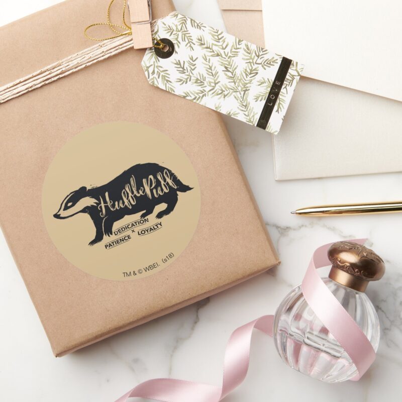 Harry Potter HUFFLEPUFF™ Silhouette Typography Classic Round Sticker