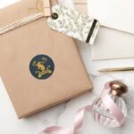 Ornate HUFFLEPUFF™ House Crest Classic Round Sticker