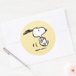Peanuts Snoopy Running Classic Round Sticker