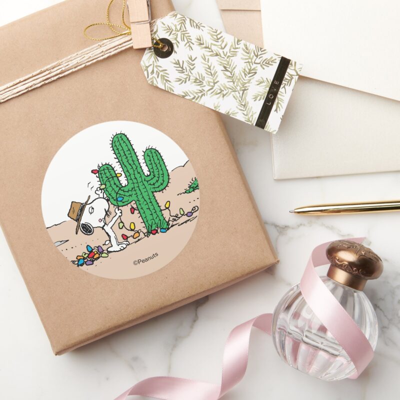 Peanuts Spike Decorates For Christmas Classic Round Sticker